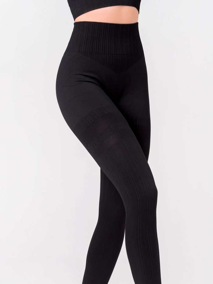 Czarne bezszwowe legginsy z wysokim stanem i efektem modelującym