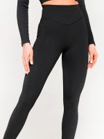 fekete varrás nélküli leggings szoros anyagból sportoláshoz