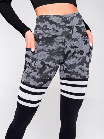 seamless women's leggings with camouflage pockets