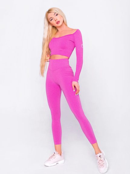 Pink seamless sports set made of dense ribbed fabric