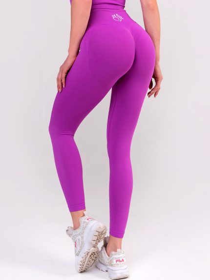 Seamless ladies leggings in violet