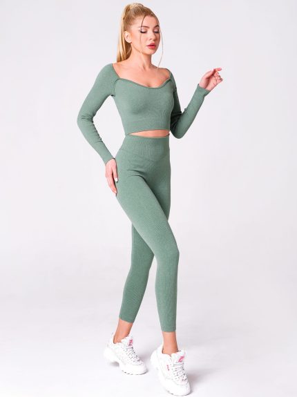 Green two-piece seamless set, gym top and leggings