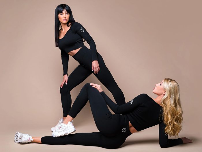 Leggings és sűrűn szőtt feket felső fitneszhez