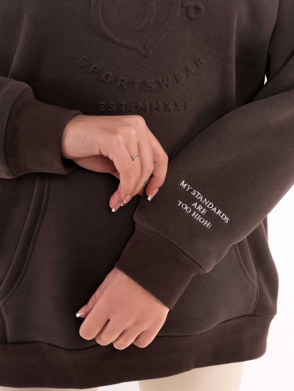 Smeđi sportski džemper s kapuljačom tipa Hoodie s vezom i 3D otiskom