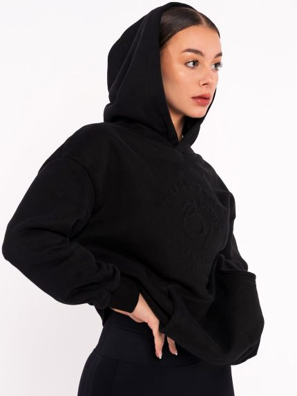 Prošiveni džemper s kapuljačom vrste Hoodie s prednjim džepom u crnoj boji.