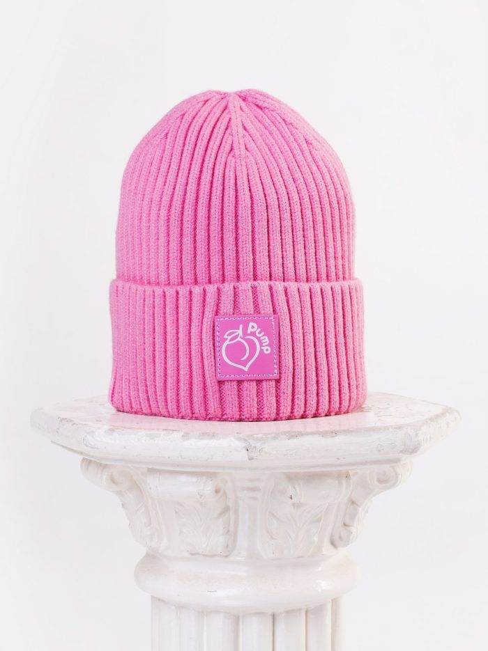 Warm pink winter beanie hat with leather logo "Peach Pump"