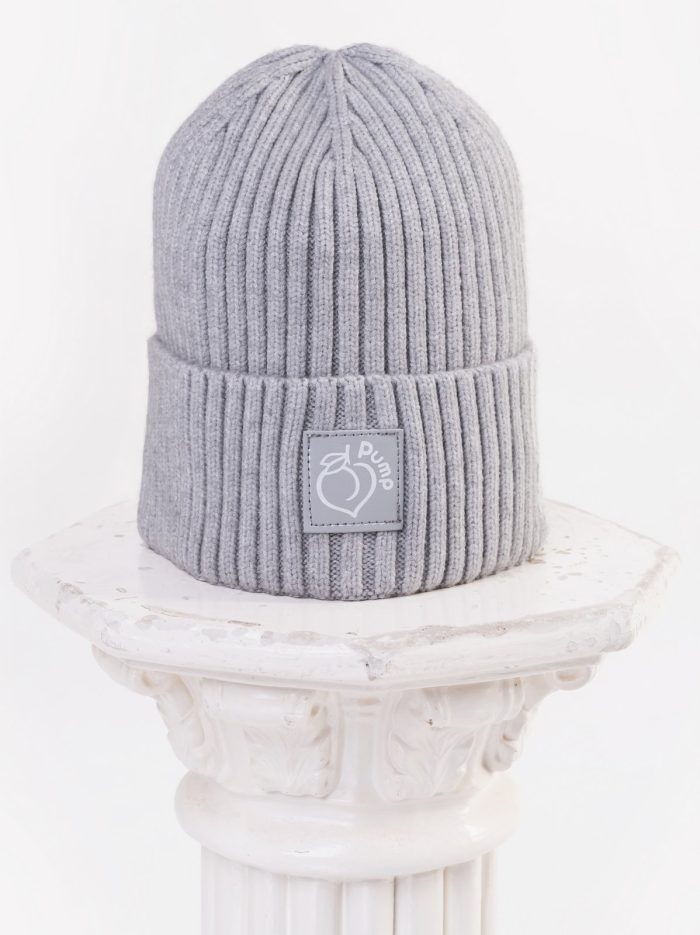 Grey winter beanie hat with leather logo "Peach Pump"