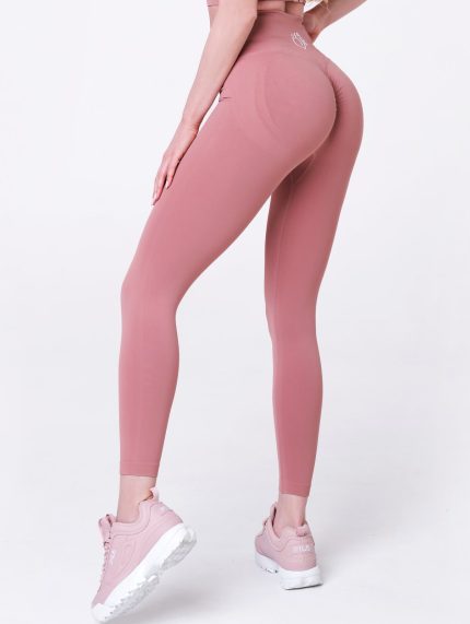 Beautiful pink seamless leggings frbym Peach Pump with shaping effect lifting the butt