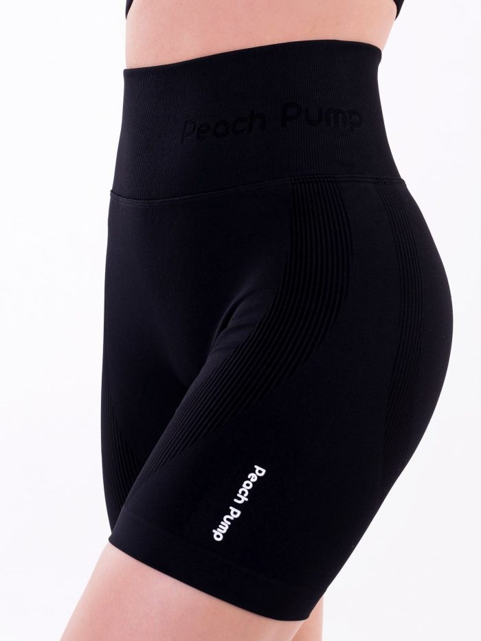 Seamless black short leggings with Peach Pump shaping effect