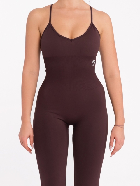 Barna varrásmentes overál vékony pántokkal és emelő hatású párnákkal