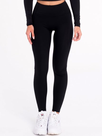 Women's black sports leggings without shaping effect