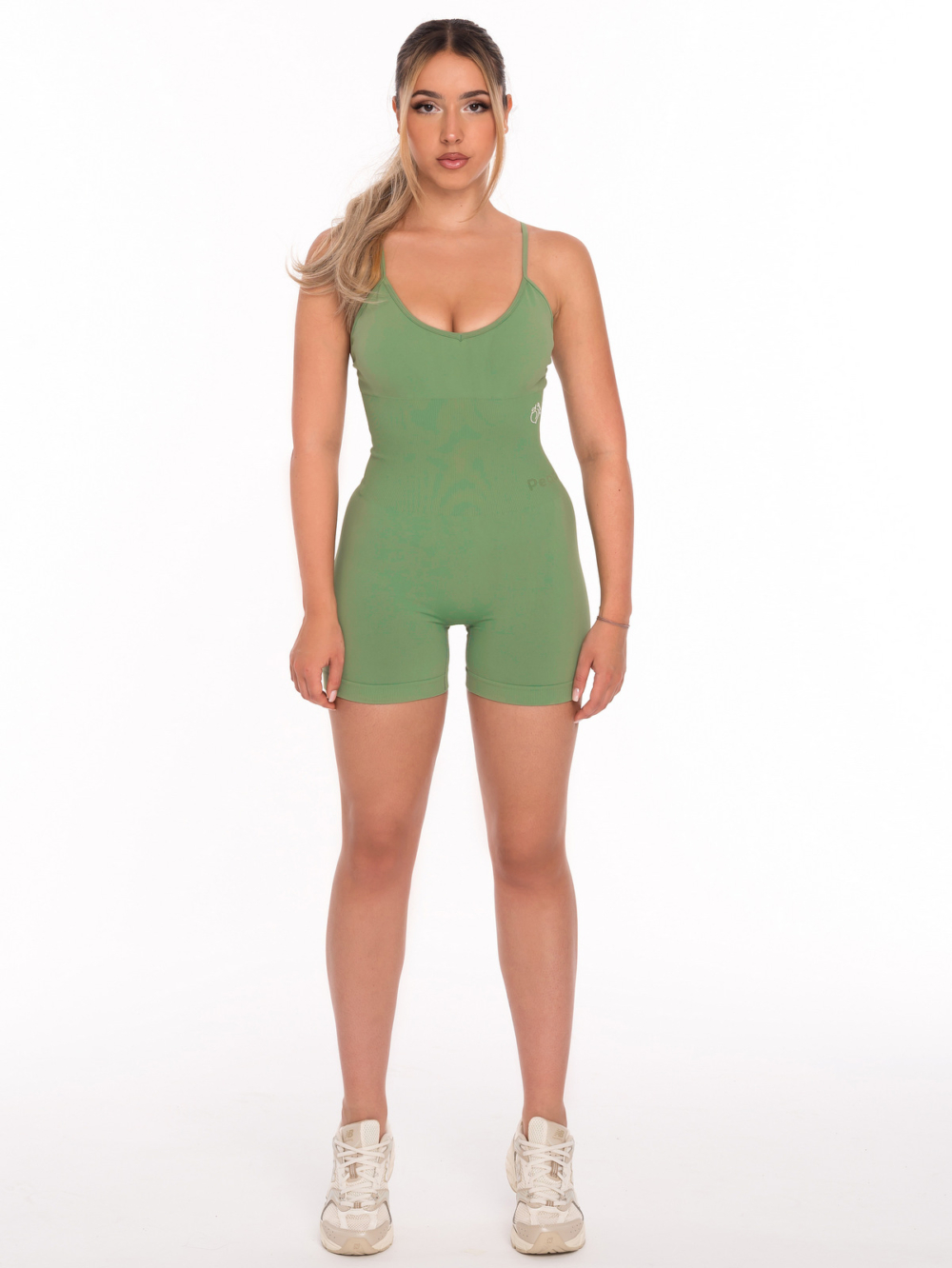 Veľkolepá krátka zelená bezšvová kombinézy s vypchávkami na fitness