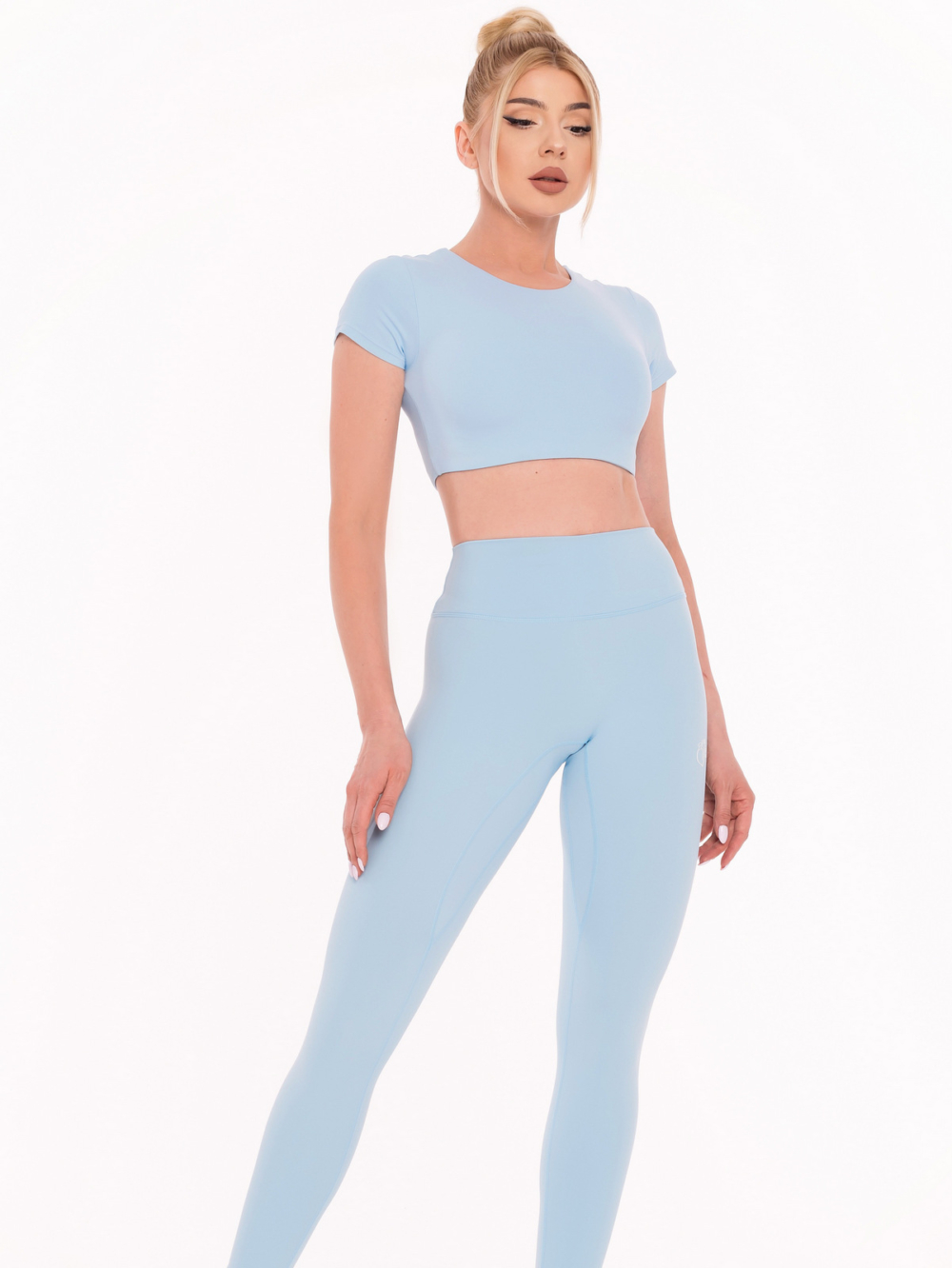 Дамски спортен клин със средна талия и изчистен дизайн, без шев в предната част