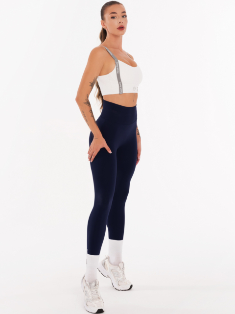 Bijeli fitness grudnjak sa sivim naramenicama i bijelim natpisom Peach Pump