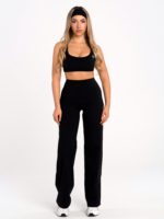 Moderné čierne športové dámske legíny s rovným širokým strihom z mäkkej a elastickej tkaniny