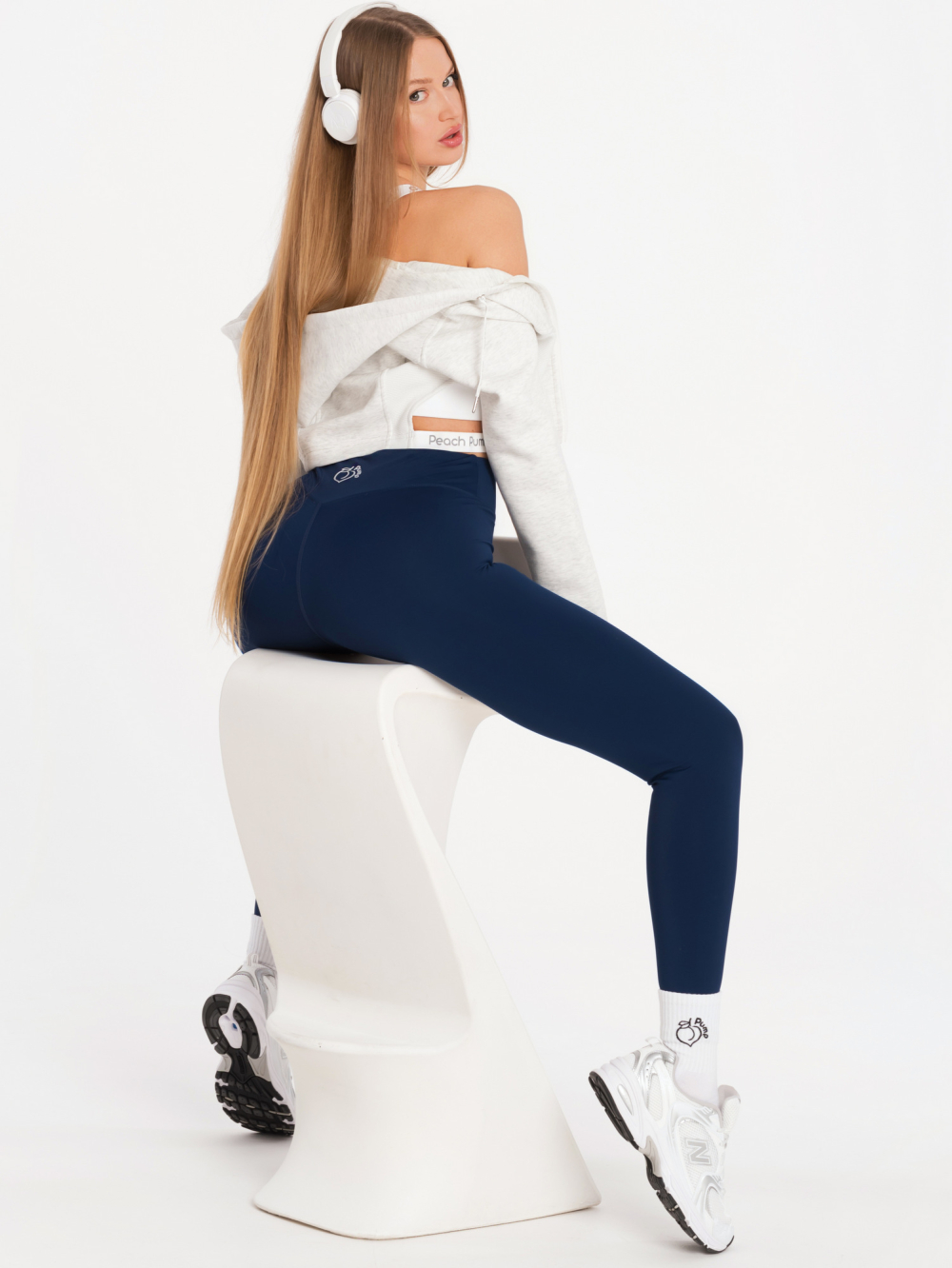 Moderní tmavě modré legíny na zimu = zateplené uvnitř se středně vysokým pasem