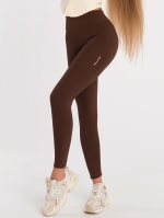 Barna sportleggings közepes derékrésszel és puha belső felülettel, ideális a téli szezonra