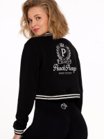 Krótka czarna kurtka sportowa z dużym haftem na plecach i kieszeniami