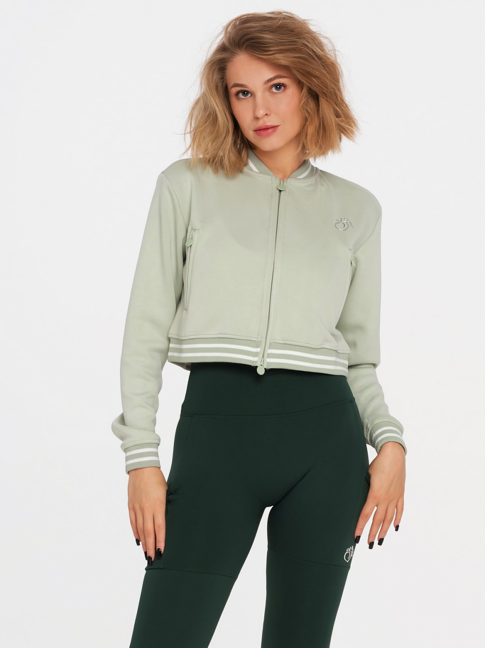 Спортно дамско яке в зелено от мека материя и модерен дизайн