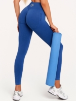 Blue leggings with a lifting effect and a comfortable fit.