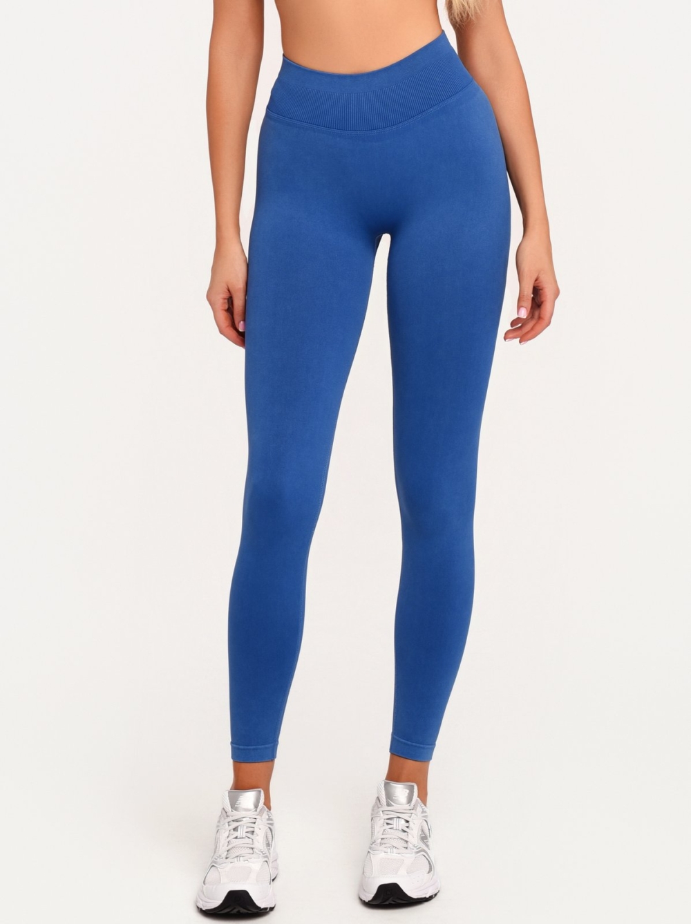 Blue leggings with seamless fabric, a lifting effect and complete freedom of movement.
