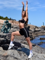 Черно спортно бюстие със Super Push-Up подплънки за естествено оформен и повдигнат бюст.