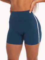 Biker Shorts в тъмносиньо с оформящ силуета дизайн и свобода на движение.