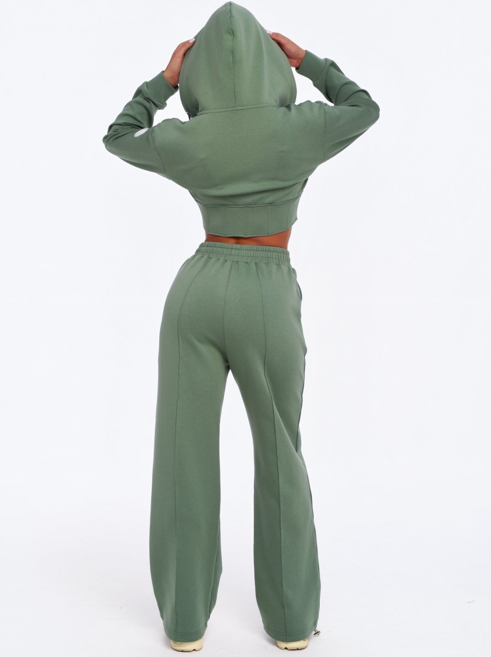 Green gym set with wide leg joggers for workouts, travel and everyday wear.