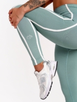 Зелен фитнес клин Peach Pump с Invisible Scrunch за красиво оформяне на ханша.