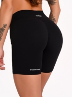 Black short sports leggings with Invisible Scrunch for a beautifully accentuated silhouette.