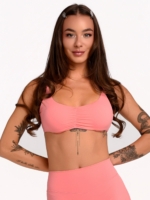 Korallrosa Bustier Peach Pump mit formendem Design und femininem Dekolleté.