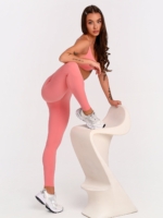 Lange korallenrosa Leggings für Damen mit mittelhohem, formendem Bund und präzisen Nähten.