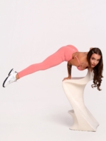Lange korallenrosa Leggings für Damen mit formenden Linien an Taille und Hüften.