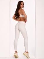 Weiße Off-White Leggings für Damen mit dezentem Invisible Scrunch und formendem Effekt.
