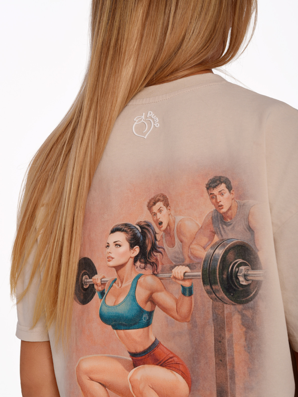 Tricou de fitness Peach Pump crem, cu imprimeu distinctiv pe spate.