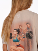 Tricou de fitness Peach Pump crem, cu imprimeu distinctiv pe spate.
