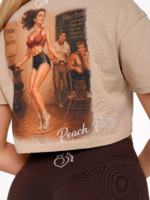 Tricou crop sport bej Peach Pump cu logo cauciucat în relief.