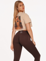 Tricou scurt bej Peach Pump din material moale și dens de bumbac.